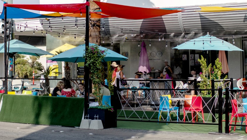 California restaurants gained jobs in September. Above, outdoor seating at Lulu’s in Palm Springs.(Gina Ferazzi / Los Angeles Times)