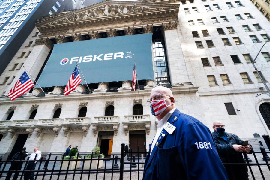 Stock trader Thomas Ferrigno arrives to work at the New York Stock Exchange, Monday, Nov. 9, 2020. (AP Photo/Mark Lennihan)