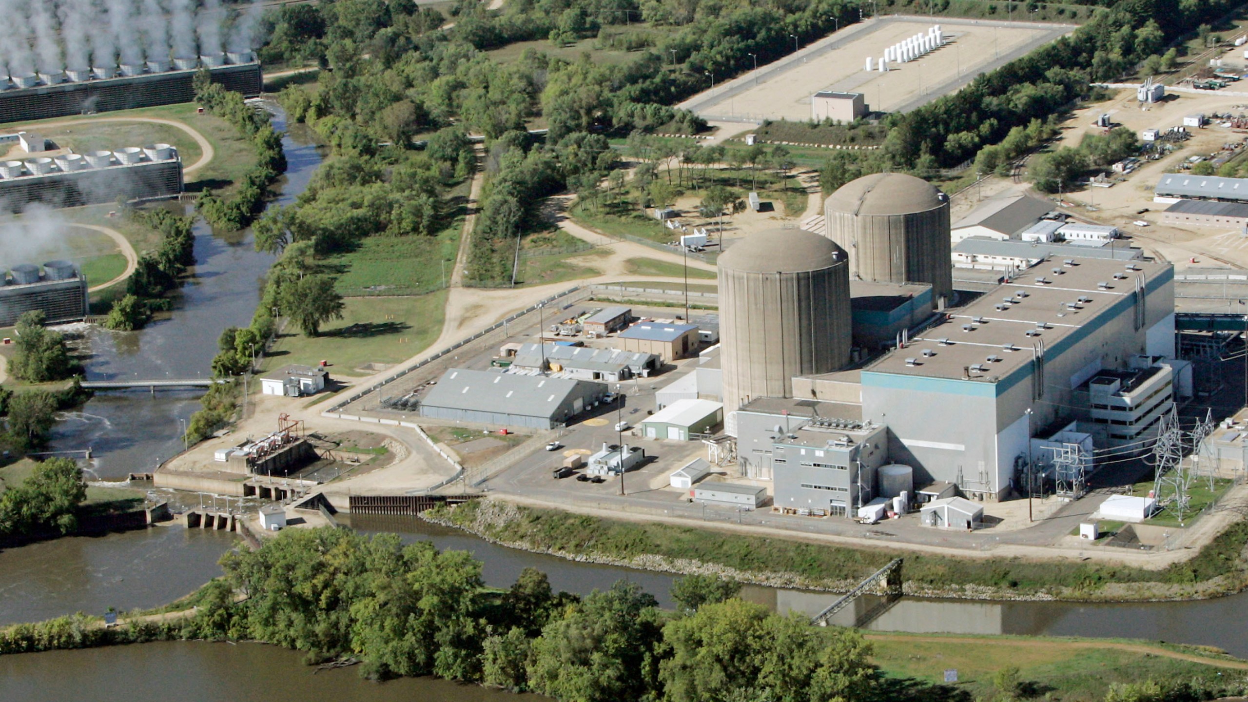 This Sept. 23, 2005 file photo shows the Prairie Island nuclear power plant near Red Wing, Minn. (Jim Mone/AP Photo)