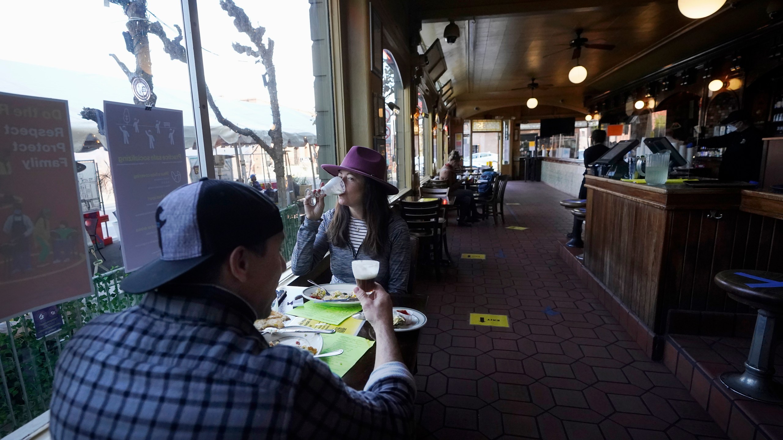 Mitchell Bryant, left, and Darla Scott eat inside at the Buena Vista Cafe in San Francisco during the coronavirus outbreak on Nov. 12, 2020. (Jeff Chiu / Associated Press)