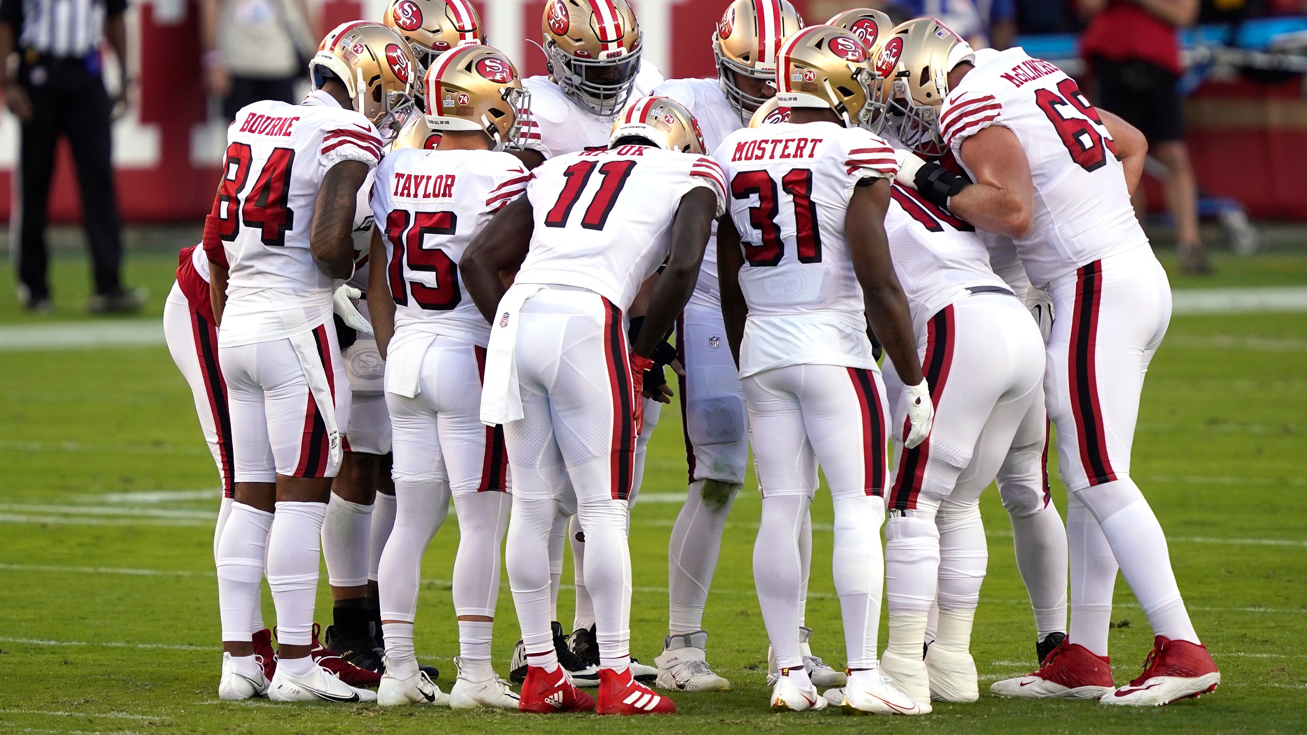 The San Francisco 49ers huddle against the Los Angeles Rams during the first quarter at Levi's Stadium on October 18, 2020 in Santa Clara. (Thearon W. Henderson/Getty Images)