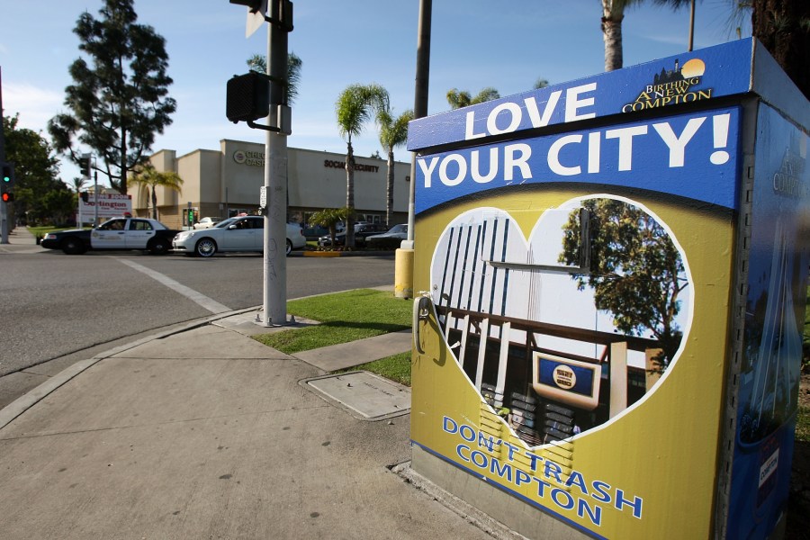 Los Angeles County Sheriff's deputies pass an electrical box painted to encourage community pride, March 3, 2009 in Compton, California. (David McNew/Getty Images)