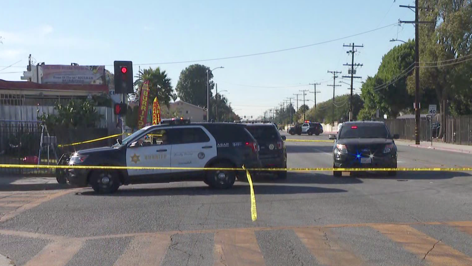 Deputies respond to investigate a fatal shooting in Compton on Nov. 17, 2020. (KTLA)