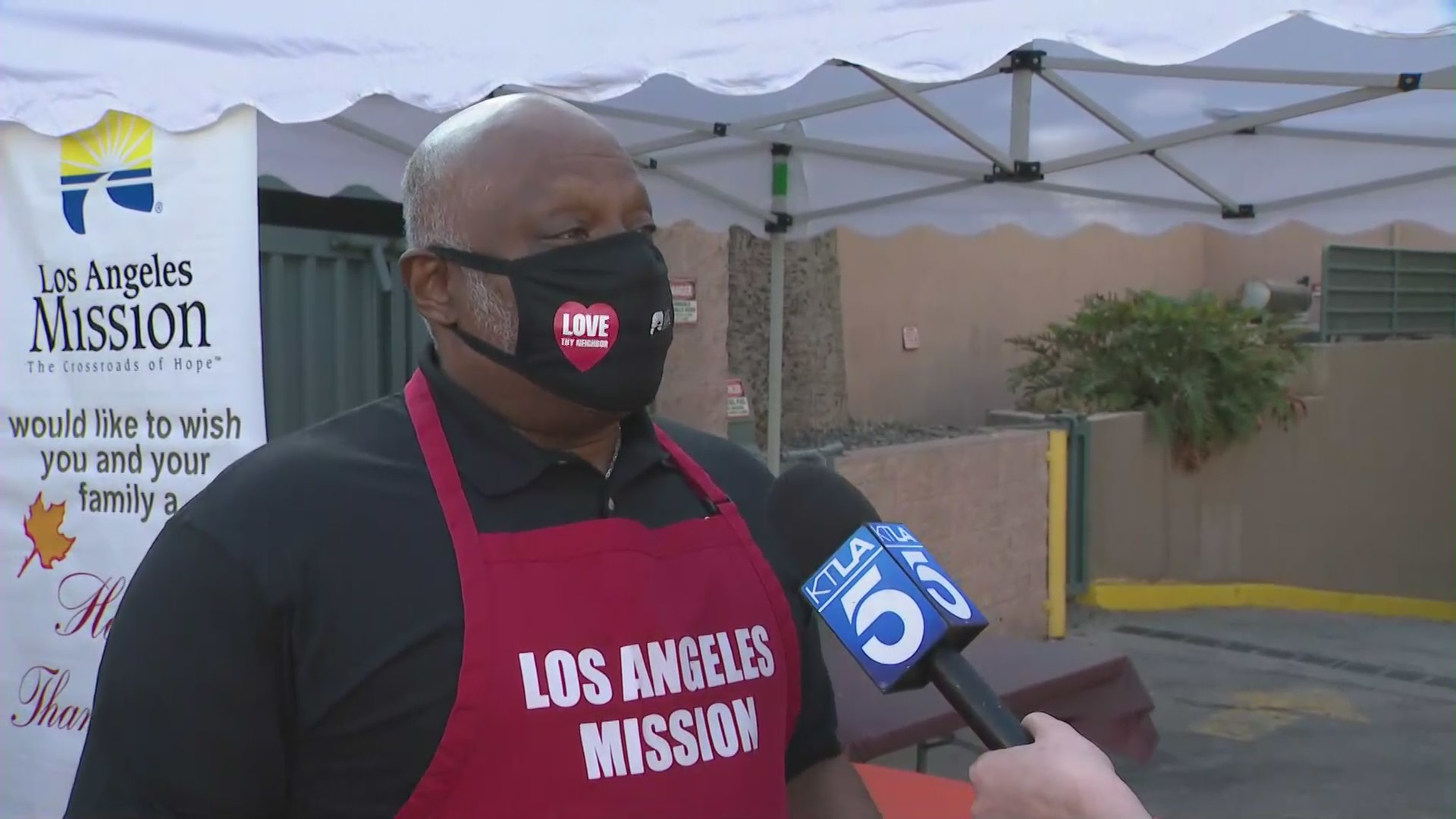 L.A. Mission CEO Troy Vaughn speaks to KTLA during a food distribution event on Skid Row on Nov. 25, 2020. (KTLA)