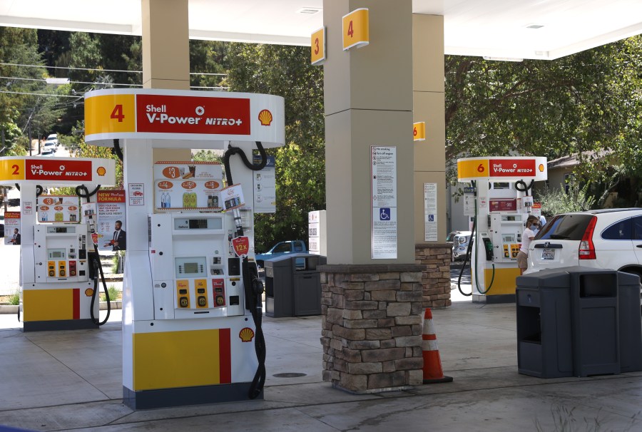 A customer pumps gas at a Shell gas station on July 30, 2020 in San Rafael, California. (Justin Sullivan/Getty Images)