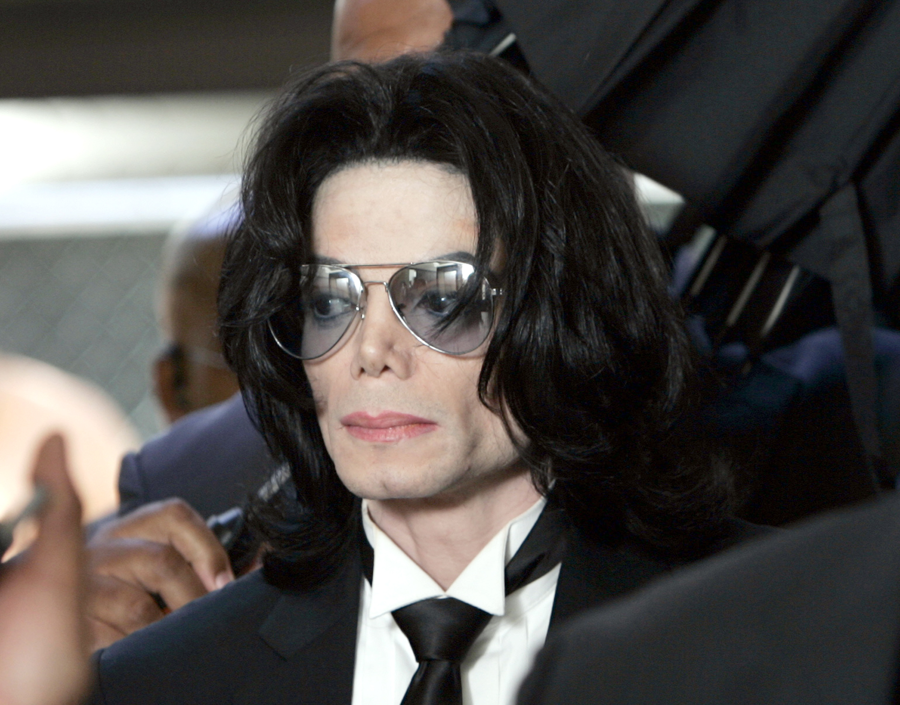 Michael Jackson prepares to enter the Santa Barbara County Superior Court in Santa Maria to hear the verdict read in his child molestation case on June 13, 2005. (Kevork Djansezian / Getty Images)