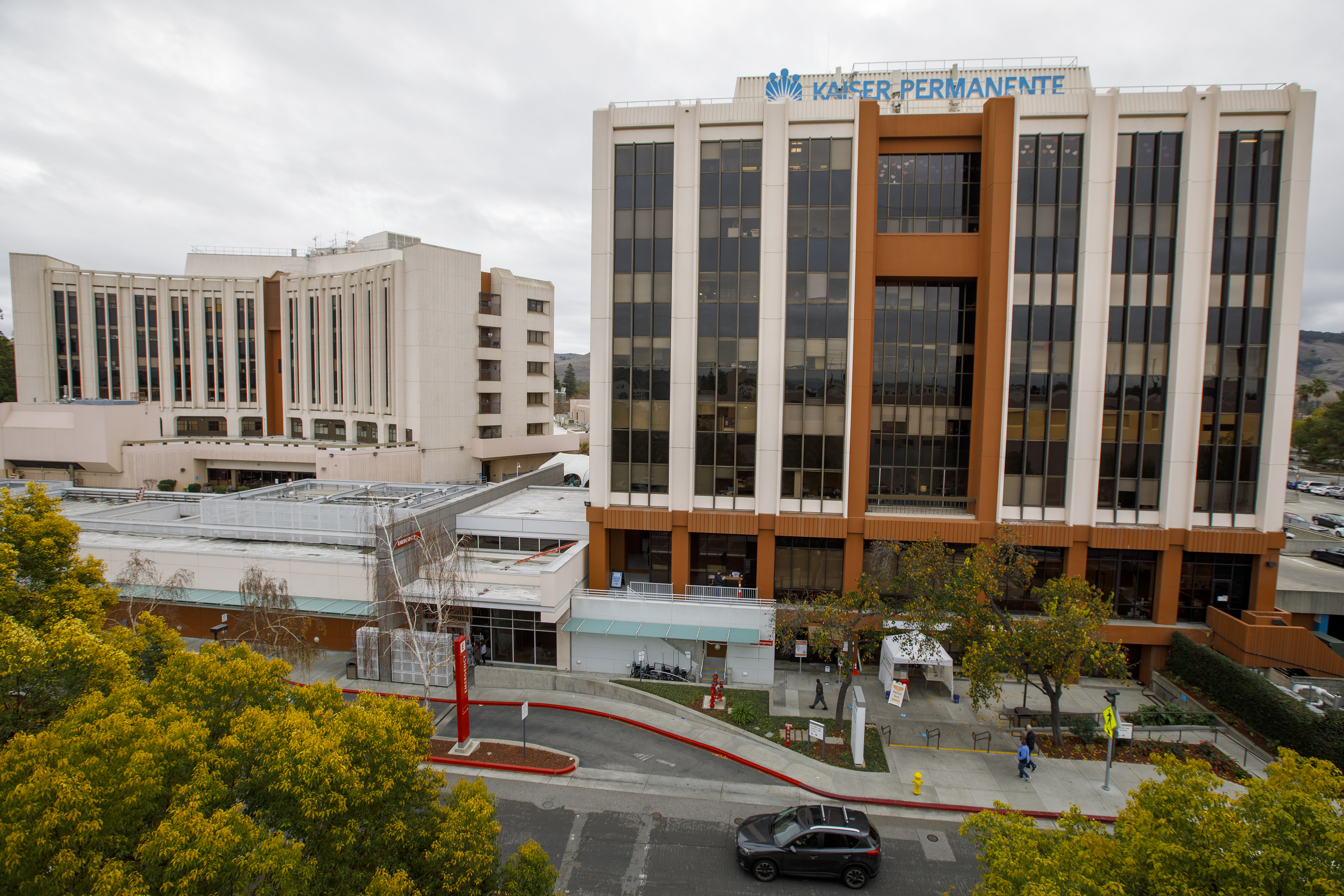 The Kaiser Permanente San Jose Medical Center is shown in San Jose, Calif., on Saturday, Jan. 2, 2021. (Anda Chu/Bay Area News Group via AP)