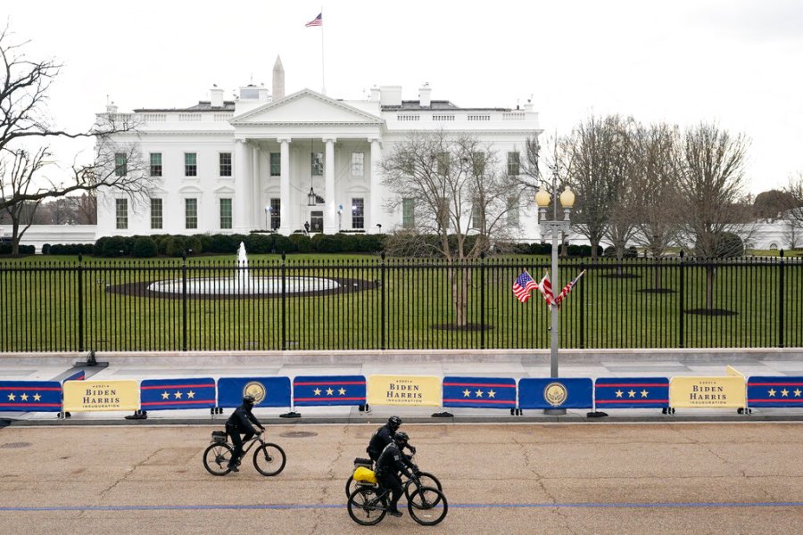 Police work in front of the White House ahead of Inauguration Day ceremonies, Wednesday, Jan. 20, 2021, in Washington. (AP Photo/David J. Phillip)