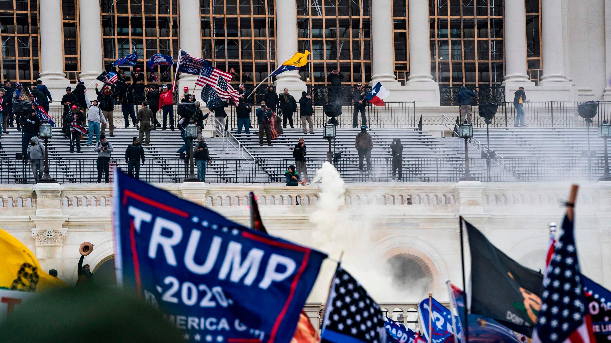 Supporters of US President Donald Trump clash with the US Capitol police during a riot at the US Capitol on January 6, 2021, in Washington, DC. (Alex Edelman/AFP via Getty Images)