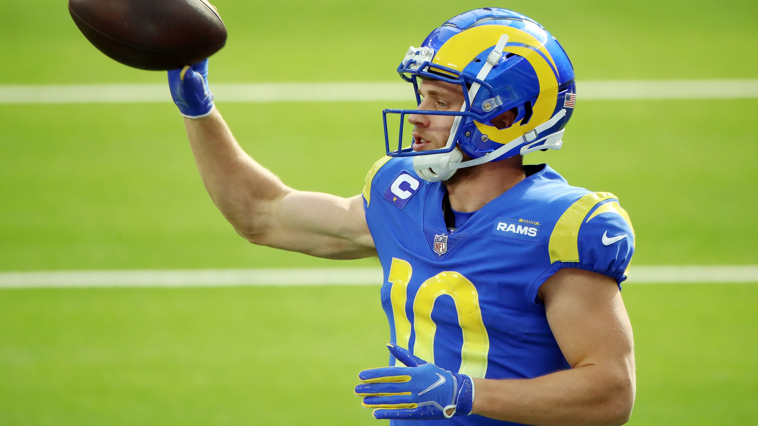 Cooper Kupp #10 of the Los Angeles Rams warms up before the game against the San Francisco 49ers at SoFi Stadium on November 29, 2020 in Inglewood, California. (Katelyn Mulcahy/Getty Images)