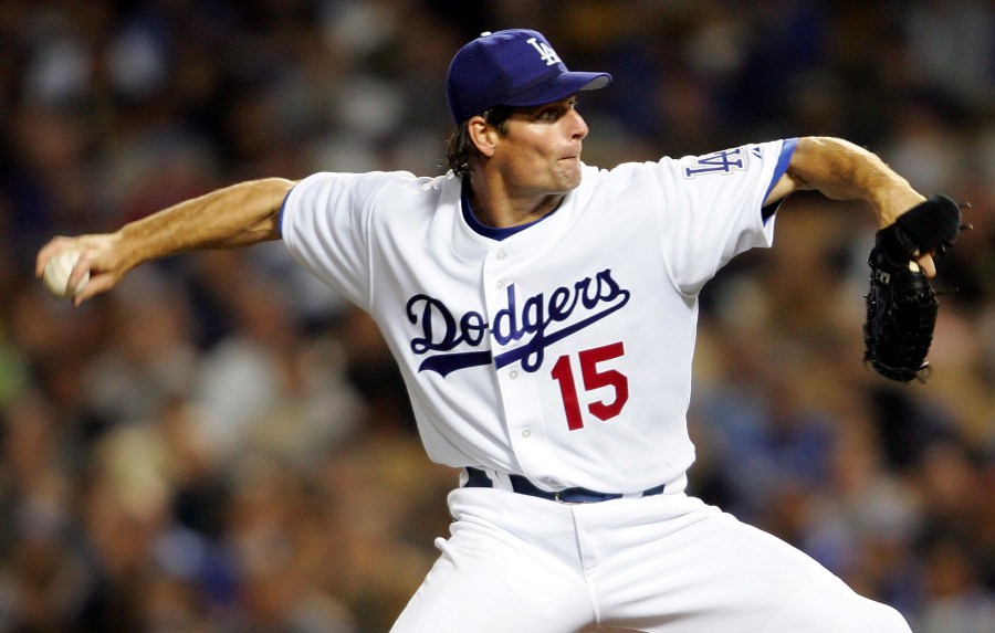 Scott Erickson #15 the Los Angeles Dodgers pitches against the Arizona Diamondbacks on April 26, 2005 at Dodger Stadium in Los Angeles, California. (Nick Laham/Getty Images)