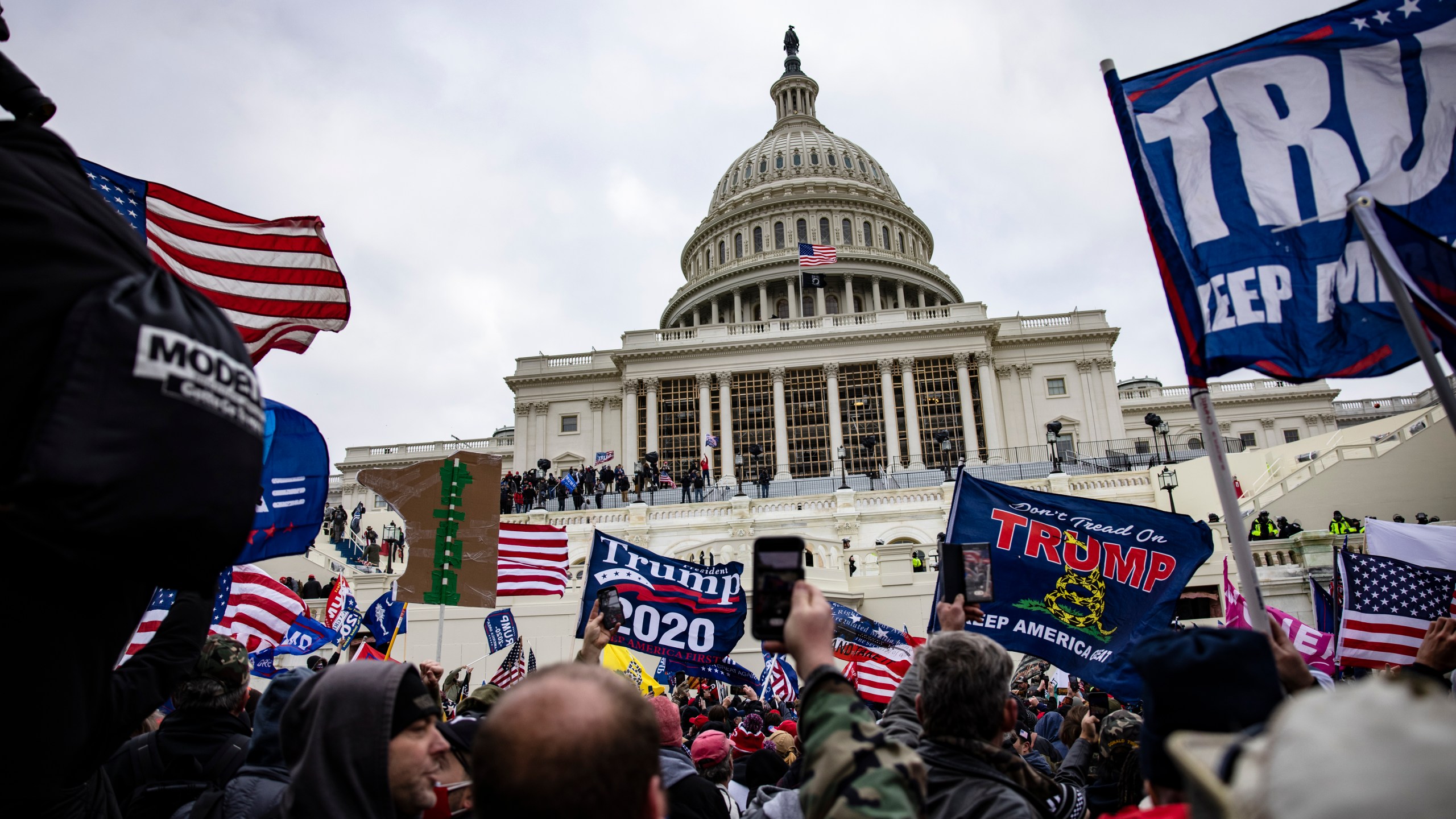 Pro-Trump supporters storm the U.S. Capitol following a rally with President Donald Trump on Jan. 6, 2021 in Washington, D.C. Trump supporters gathered in the nation's capital today to protest the ratification of President-elect Joe Biden's Electoral College victory over President Trump in the 2020 election. (Samuel Corum/Getty Images)