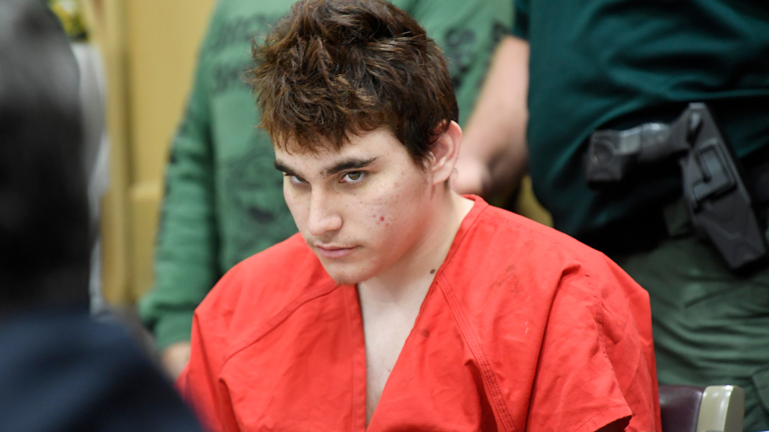 Florida school shooting suspect Nikolas Cruz quickly glances up at the prosecutors during a hearing on April 27, 2018, in Fort Lauderdale, Florida. (Taimy Alvarez-Pool/Getty Images)