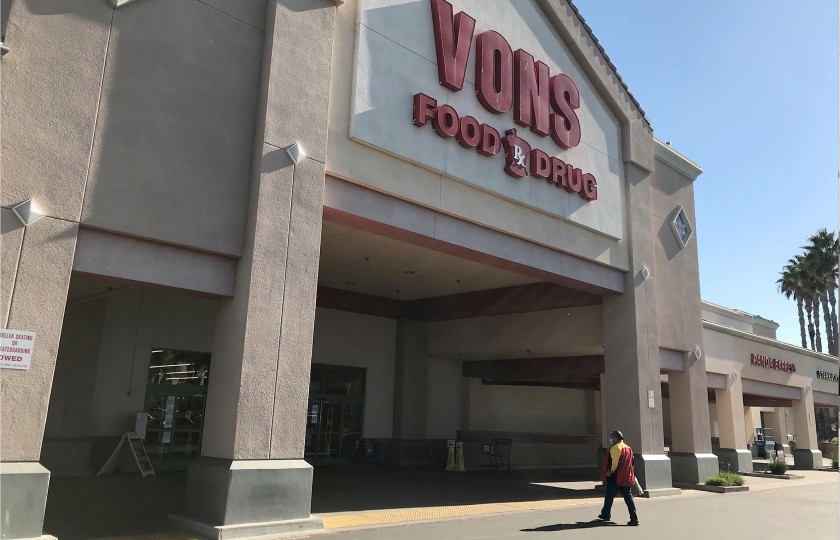 The L.A. City Council approved a “hero pay” ordinance, joining Long Beach and other cities in mandating a temporary wage boost for workers during the pandemic. Above, a Vons store in Long Beach.(Luis Sinco / Los Angeles Times)