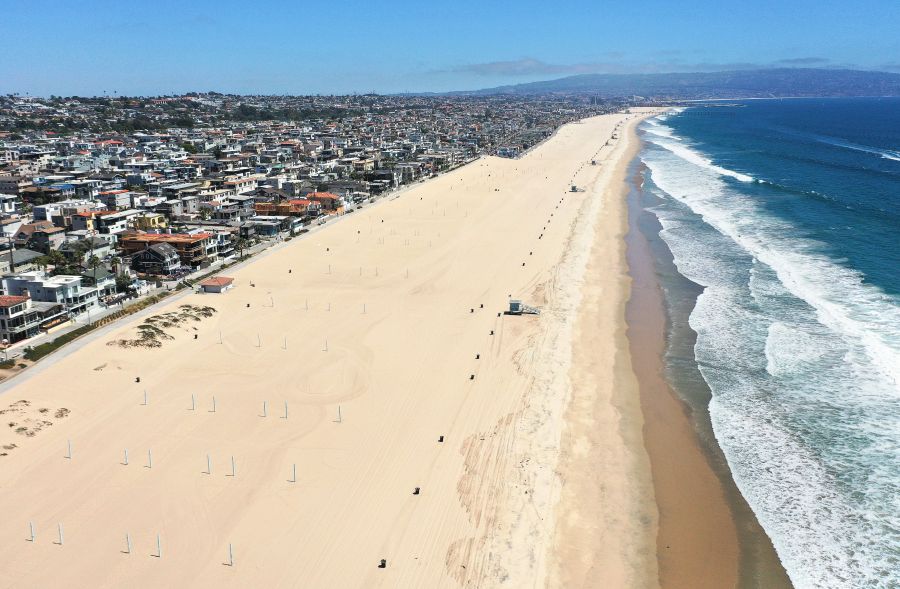 An aerial view of the closed and deserted beach on Independence Day afternoon amid the COVID-19 pandemic on July 4, 2020 in Manhattan Beach, California. (Mario Tama/Getty Images)