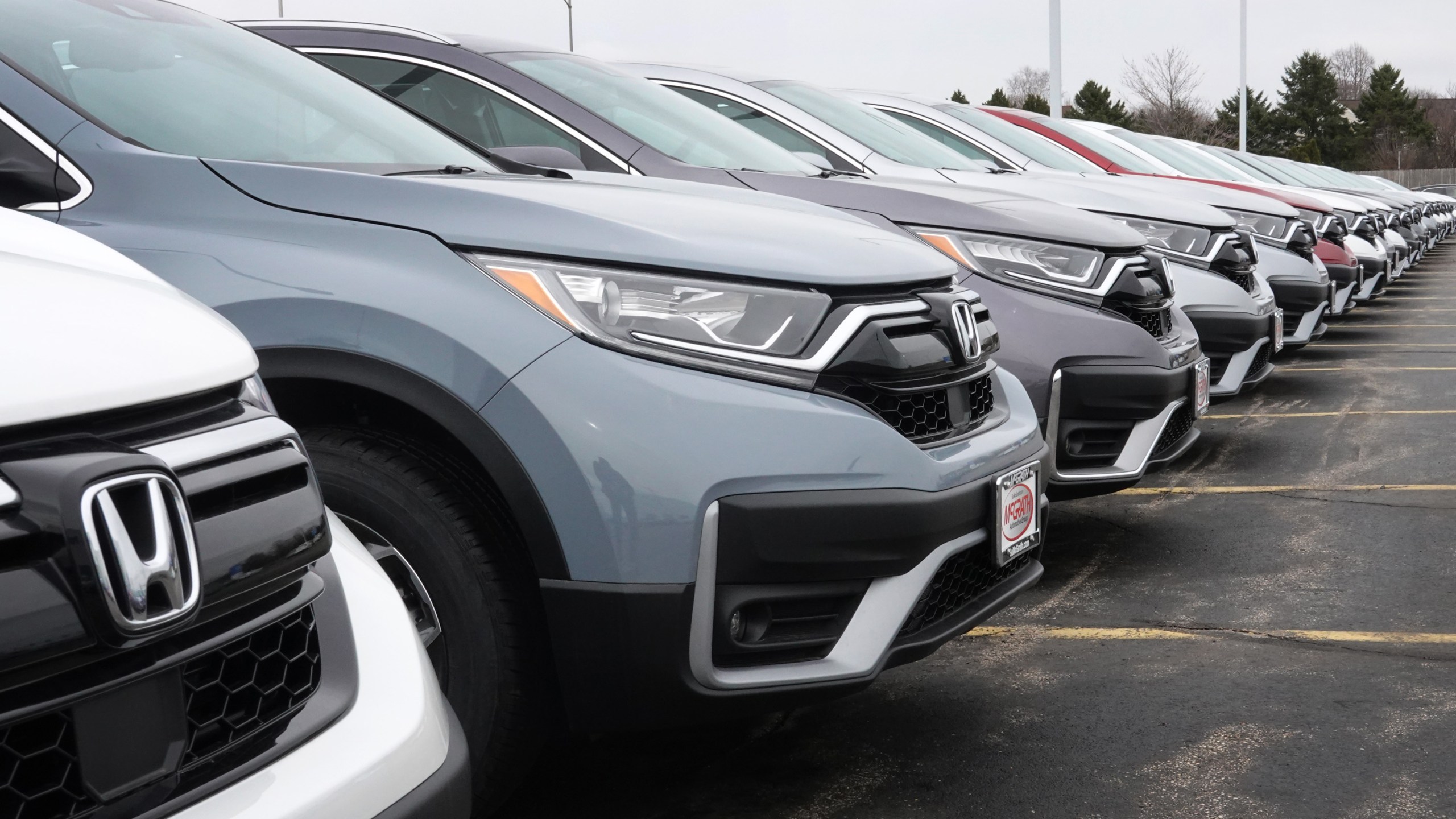 Cars sit on the lot at the McGrath Honda dealership on March 25, 2021 in Elgin, Illinois. (Photo by Scott Olson/Getty Images)