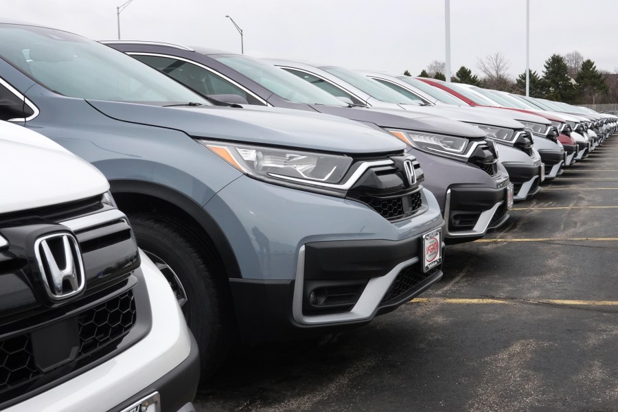 Cars sit on the lot at the McGrath Honda dealership on March 25, 2021 in Elgin, Illinois. (Photo by Scott Olson/Getty Images)