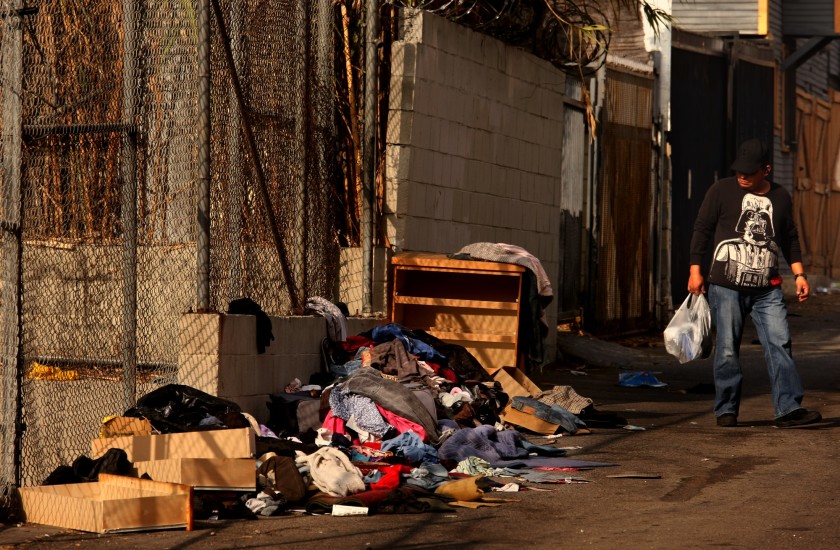 An alley in L.A.'s Pico-Union neighborhood is shown in 2013. (Genaro Molina / Los Angeles Time)