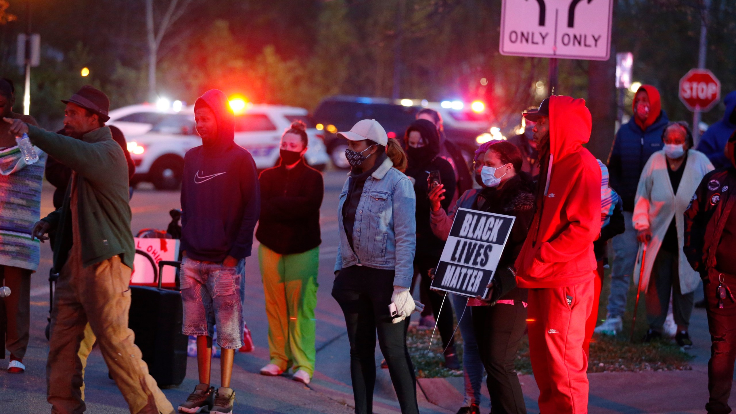 A crowd gathers to protest in the neighborhood where a Columbus police officer fatally shot a teenage girl in Columbus, Ohio, on April 20, 2021. (Jay LaPrete / Associated Press)