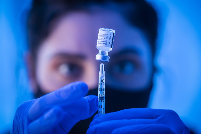 Liesl Eibschutz, a medical student from Dartmouth University, loads a syringe with Pfizer COVID-19 vaccine in Los Angeles in this undated photo. (Allen J. Schaben / Los Angeles Times)