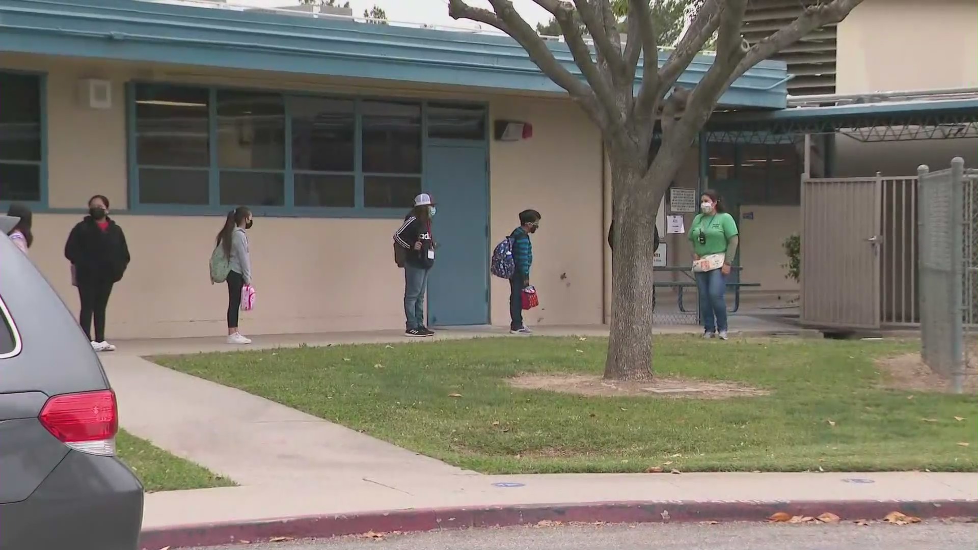 Students arrive at Jefferson Elementary School in Riverside on April 21, 2021. (KTLA)