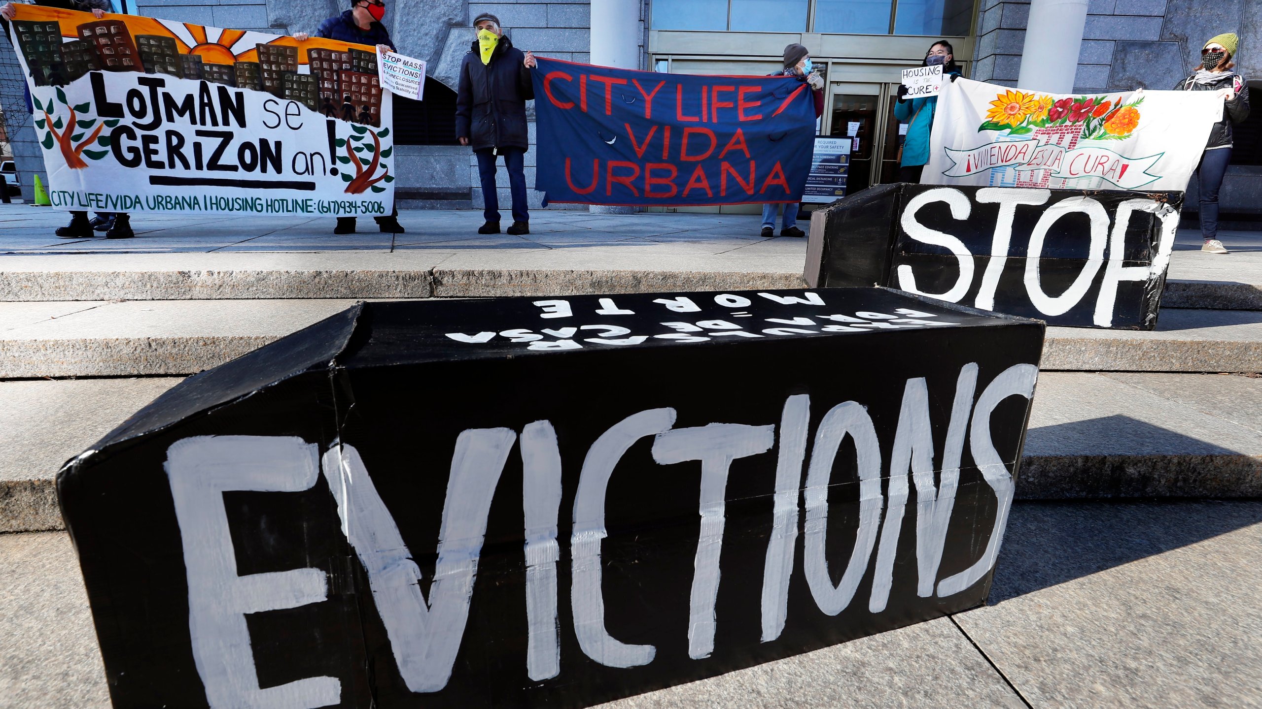 Judge temporarily stays ruling in eviction moratorium case