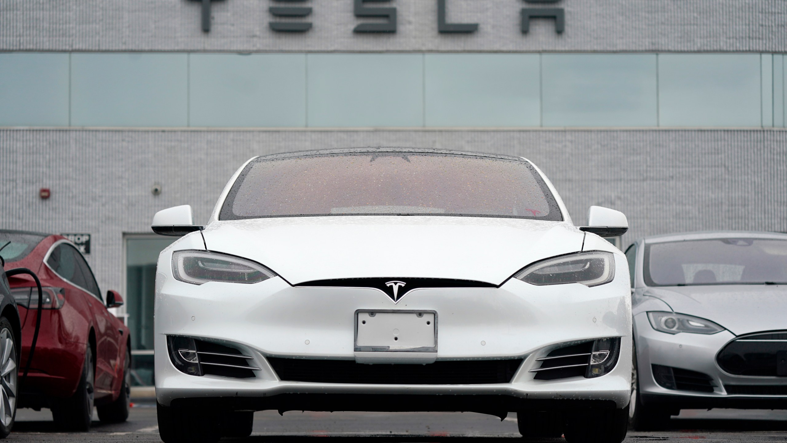 This Sunday, May 9, 2021 file photo shows vehicles at a Tesla location in Littleton, Colo. (AP Photo/David Zalubowski)