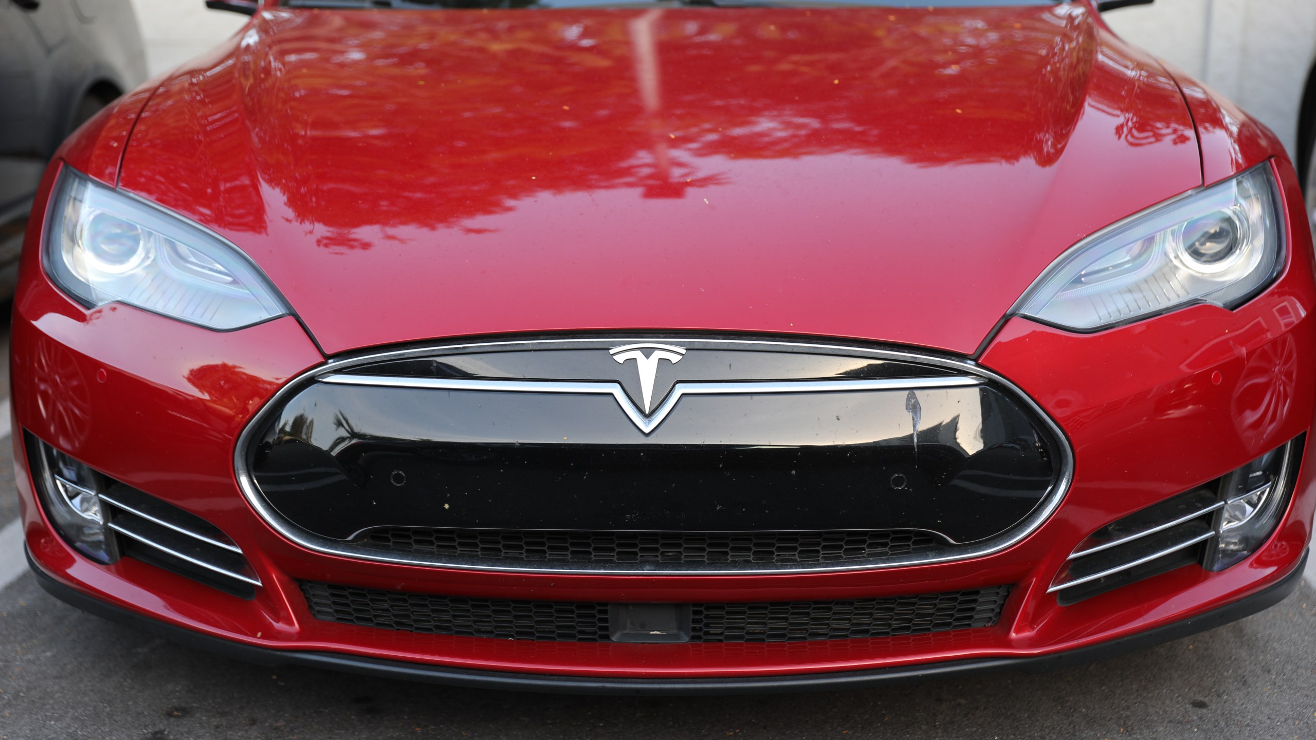 A Tesla vehicle is seen at a dealership on Jan. 3, 2019 in Miami, Florida. (Joe Raedle/Getty Images)