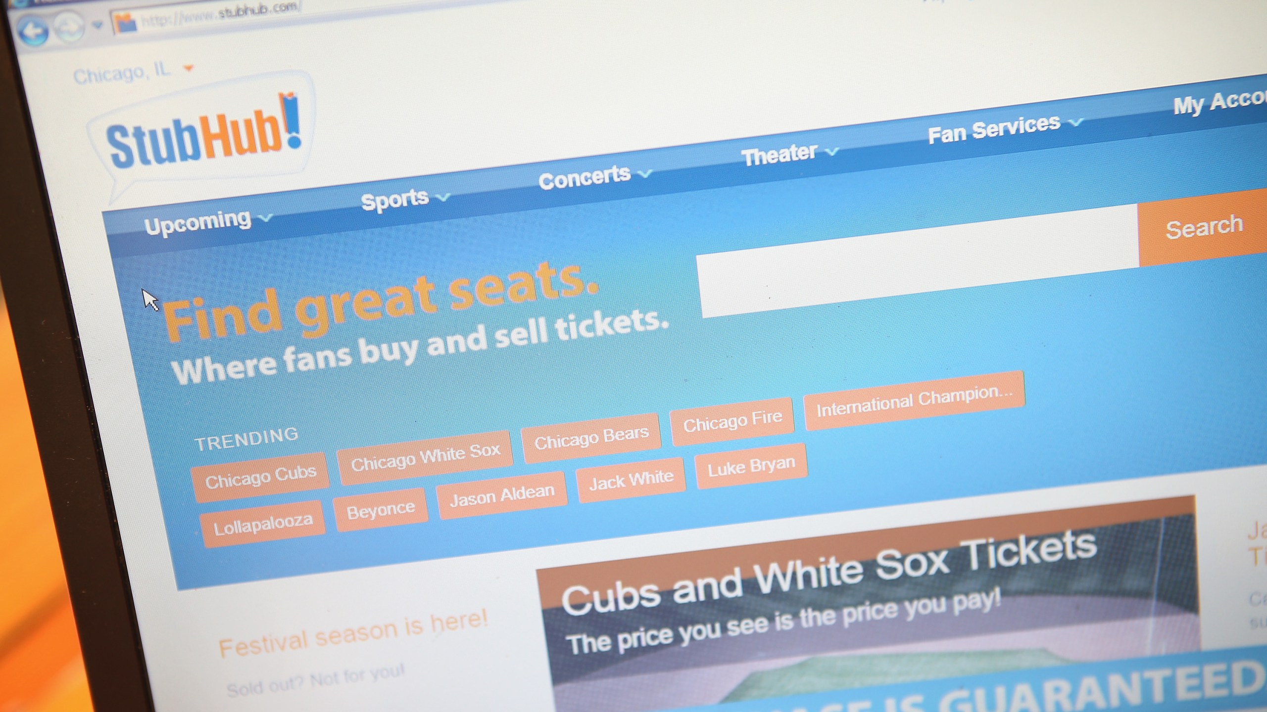 Tickets are offered for sale through StubHub on July 23, 2014, in Chicago. (Scott Olson/Getty Images)