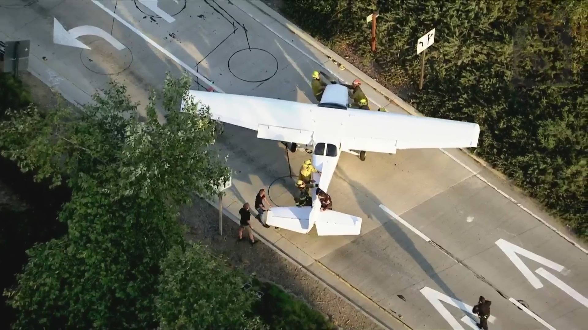 A plane landed on the 101 Freeway on May 31, 2021. (KTLA)