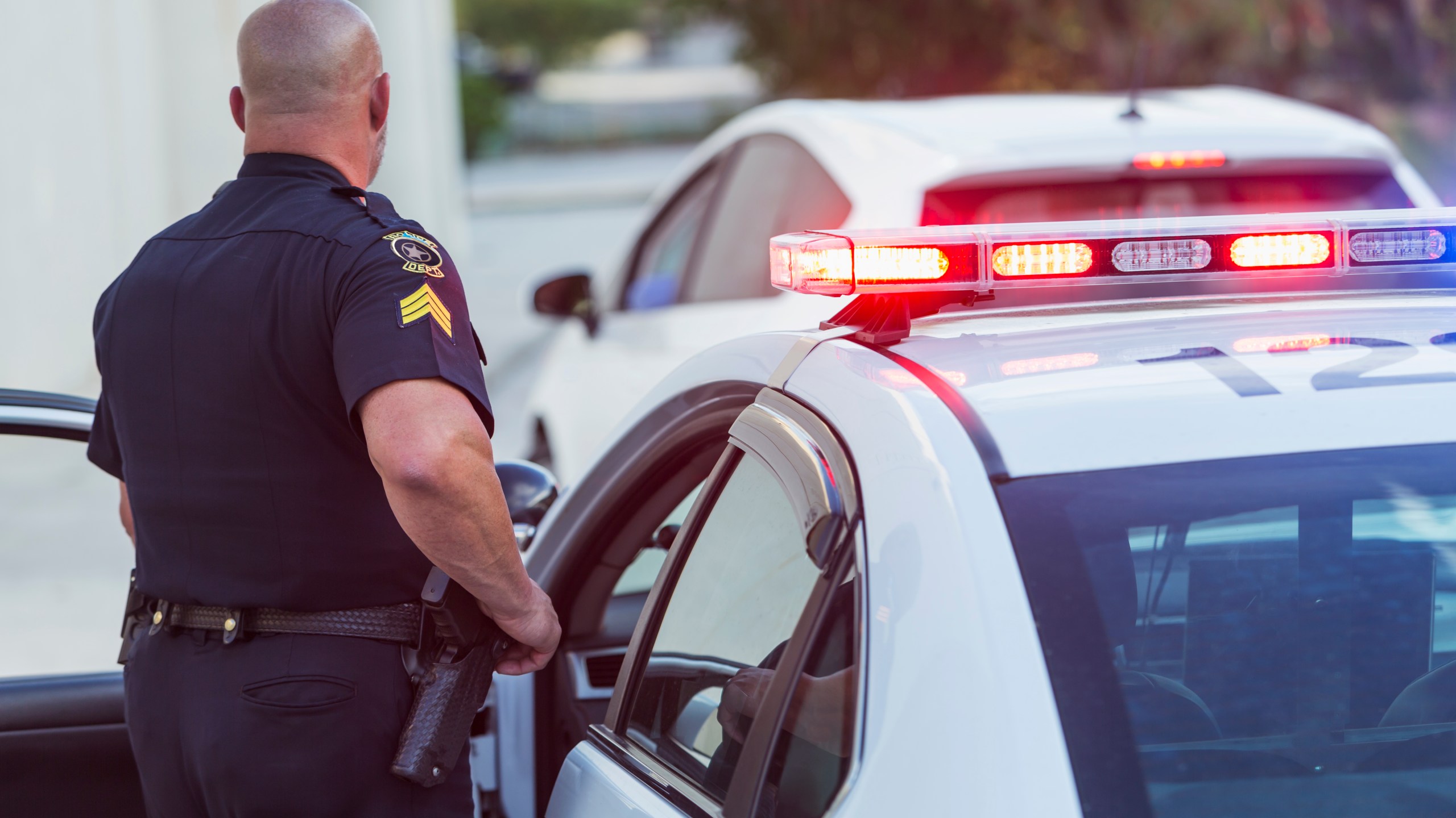 This file photo shows a police officer pulling over a driver. (Getty Images)