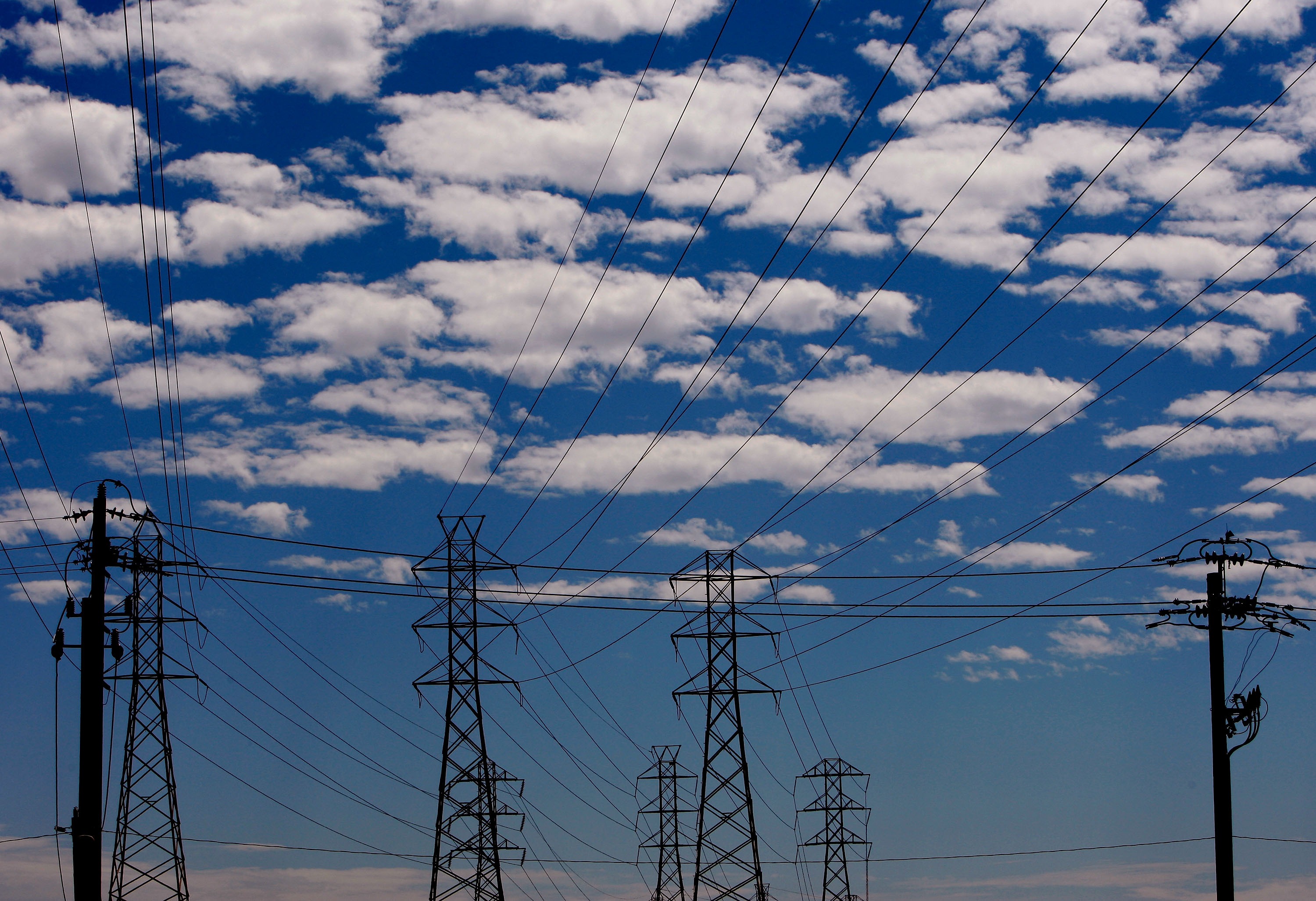 Towers carrying electrical lines are shown August 30, 2007, in South San Francisco, California. (Justin Sullivan/Getty Images)