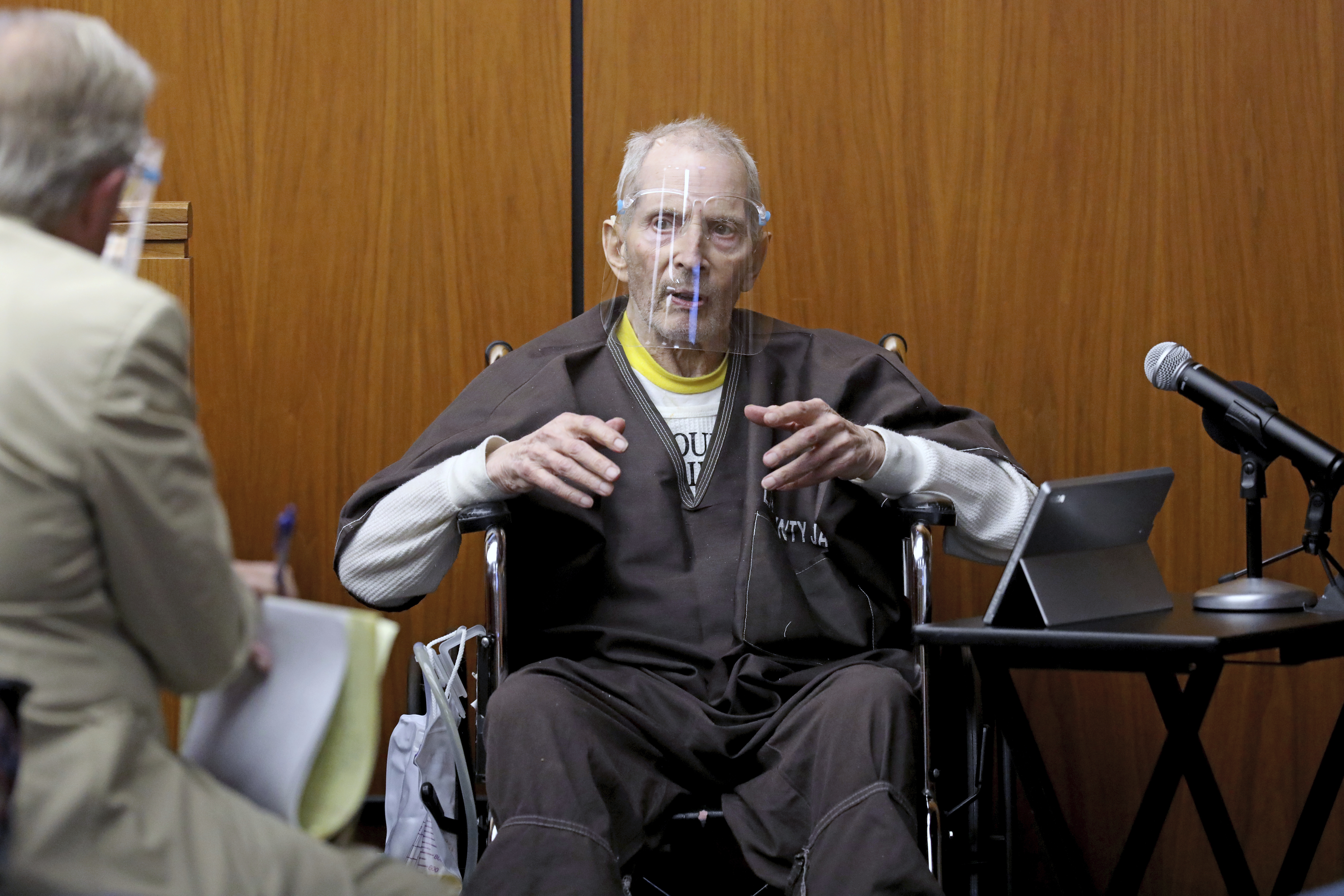 New York real estate scion Robert Durst, 78, answers questions from defense attorney Dick DeGuerin, left, while testifying in his murder trial at the Inglewood Courthouse on Aug. 9, 2021. (Gary Coronado / Los Angeles Times)