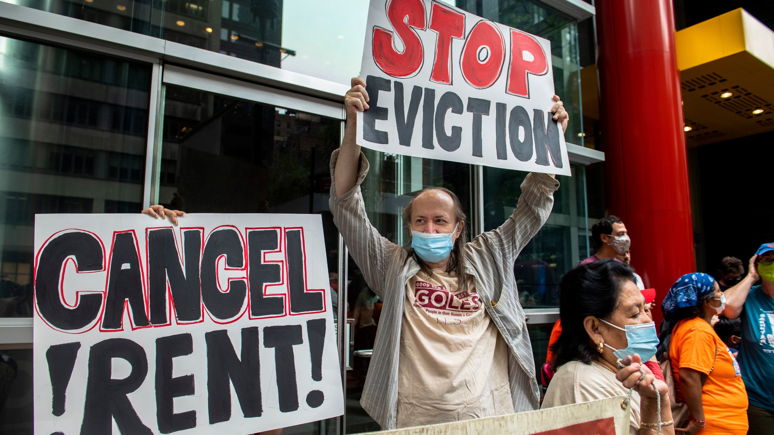 Housing advocates protest on the eviction moratorium in New York on Aug. 4, 2021. (Brittainy Newman / Associated Press)