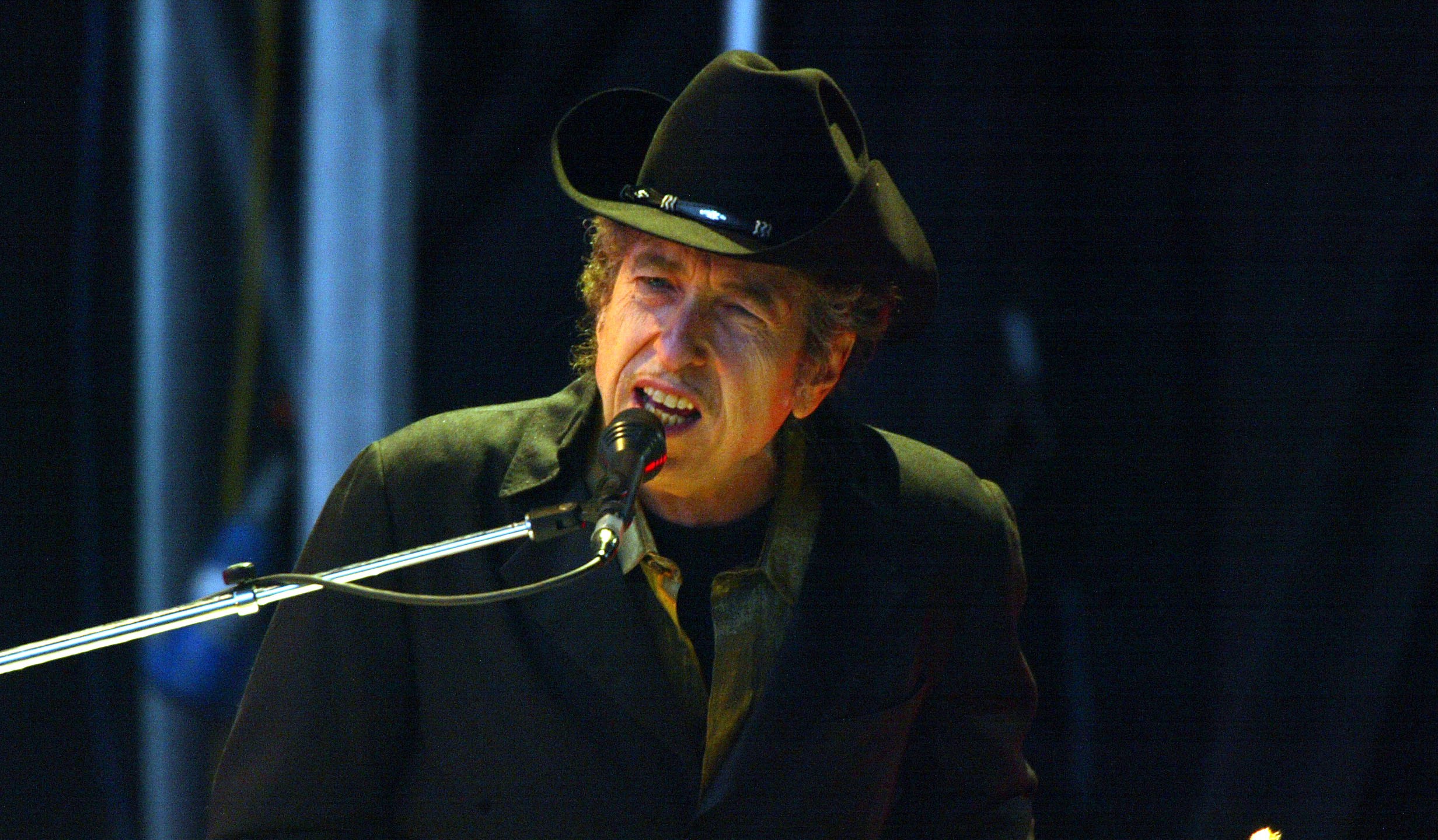 Singer Bob Dylan performs on stage at The Fleadh 2004 at Finsbury Park June 20, 2004 in London, England. (Getty Images)