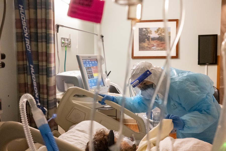 A medical staff member talks to a patient in the COVID-19 intensive care unit on New Year's Eve at the United Memorial Medical Center on Dec. 31, 2020 in Houston, Texas. (Go Nakamura/Getty Images)