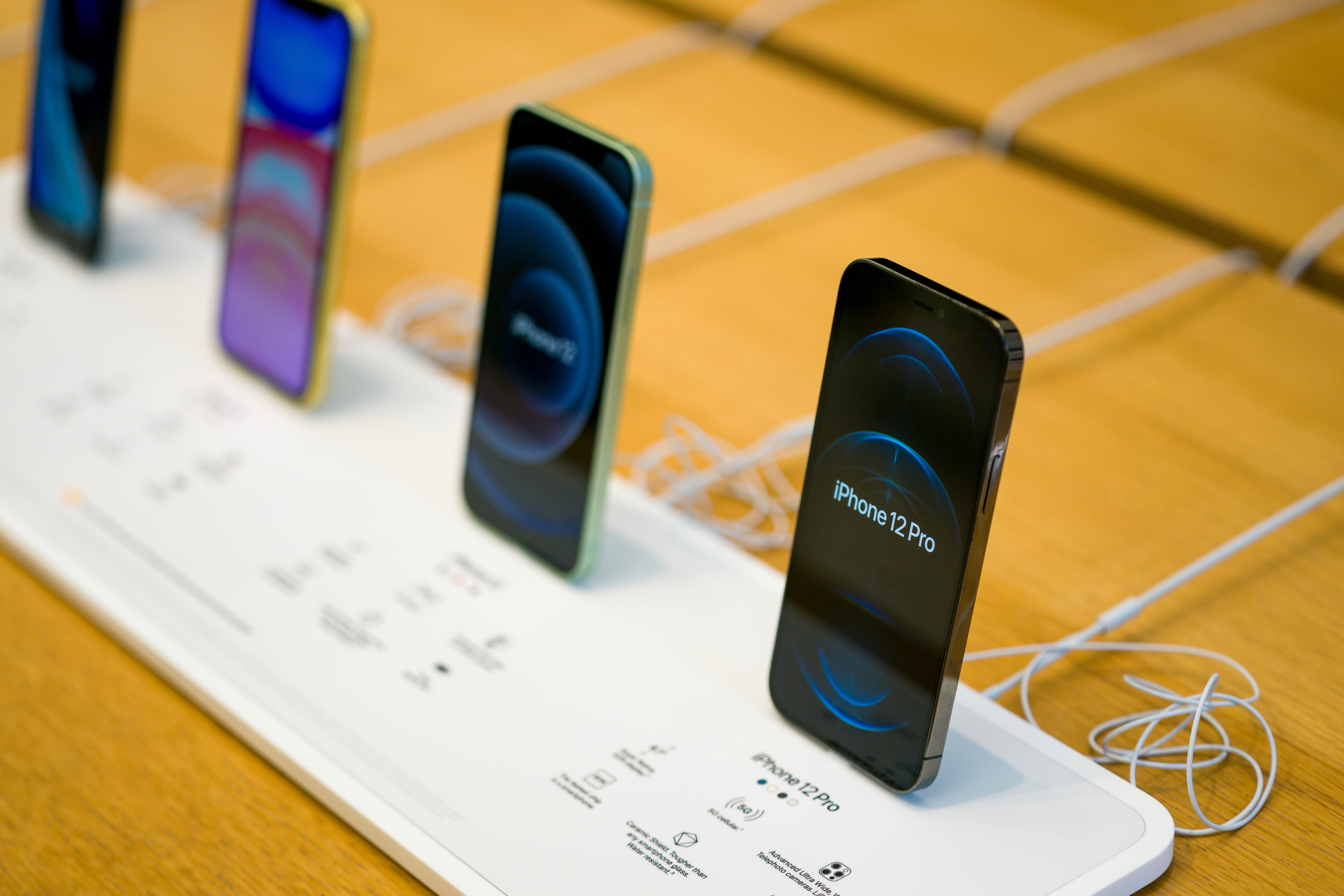 The new iPhone 12 and iPhone 12 Pro on display during launch day on October 23, 2020 in London, England. (Ming Yeung/Getty Images)