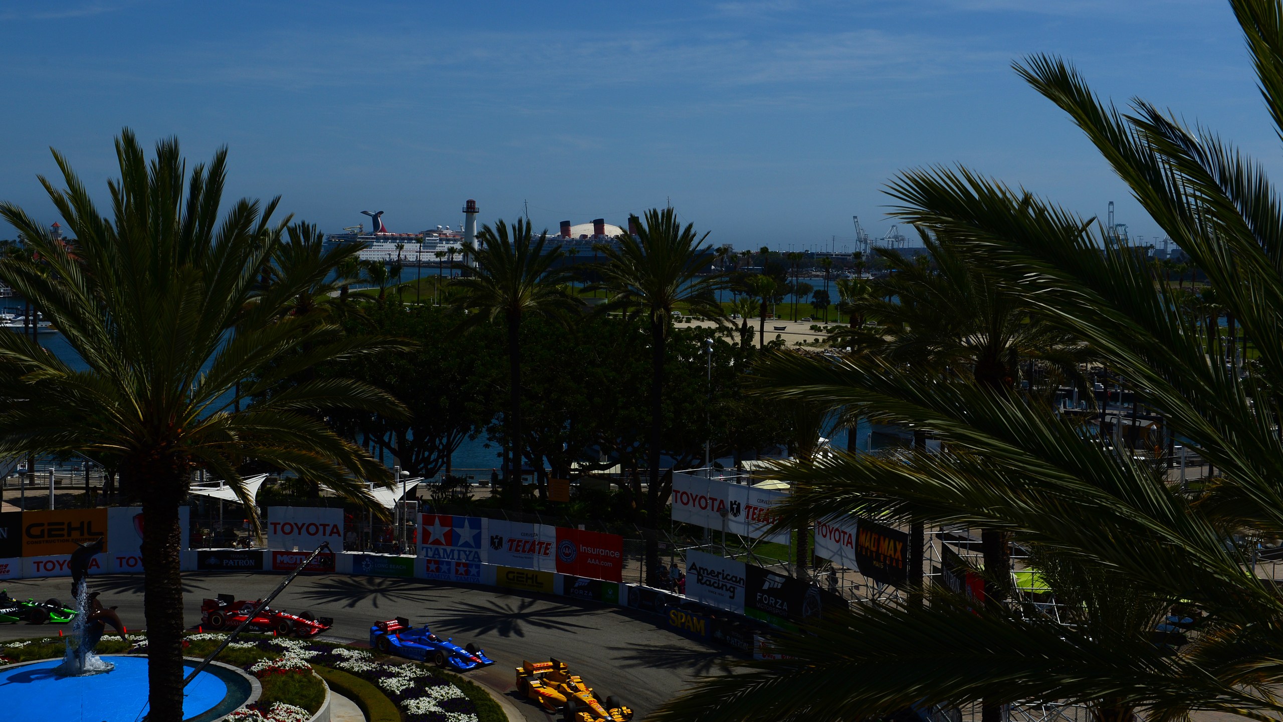 Ryan Hunter-Reay driver of the #28 DHL Andretti Autosport Honda Dallara leads a pack of cars during the Verizon IndyCar Series Toyota Grand Prix of Long Beach on April 19, 2015 on the streets of Long Beach, California. (Robert Laberge/Getty Images)