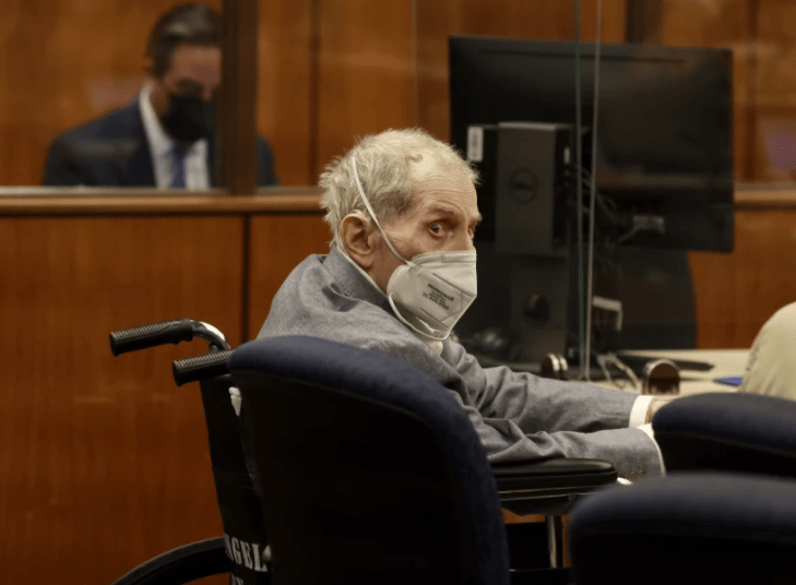 Robert Durst looks at jurors as he appears in an Inglewood courtroom with his attorneys. (Al Seib / Los Angeles Times)