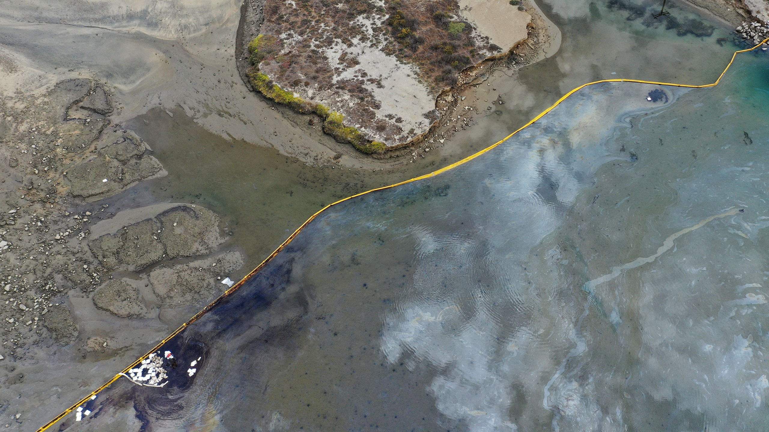 Major Oil Spill Fouls Southern California Beaches