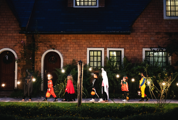 Group of kids with Halloween costumes walking to trick or treating (Getty Images)