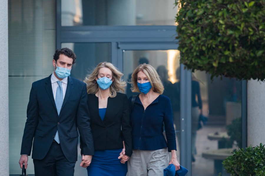 Elizabeth Holmes, center, walks into federal court in San Jose on Nov. 22, 2021. (Nic Coury/Associated Press)