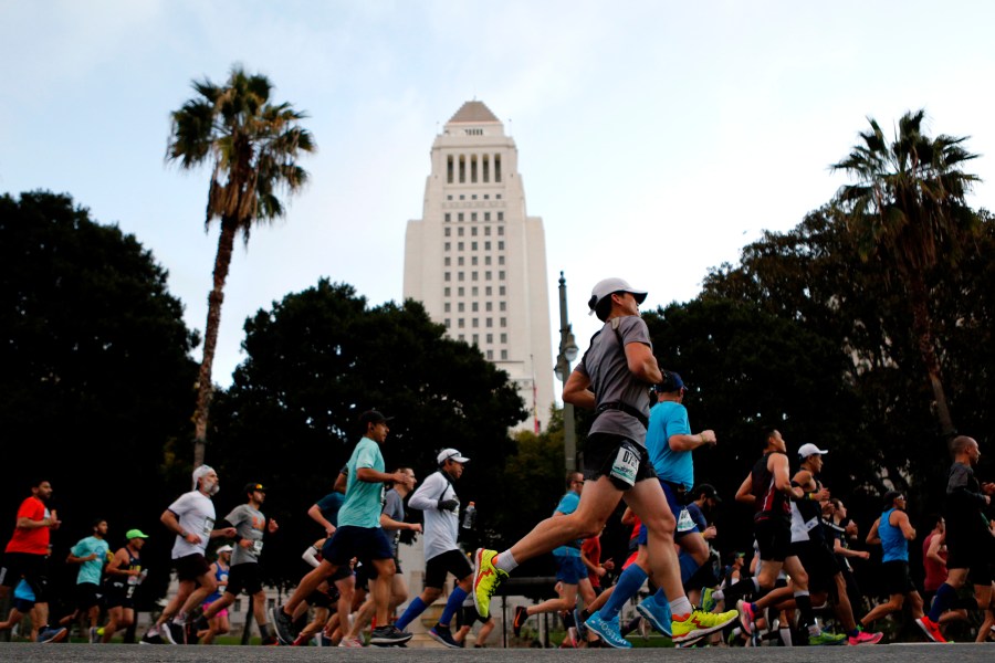 Runners make their way down 1st Street near City Hall during the 2020 Los Angeles Marathon on March 8, 2020 in Los Angeles. (Katharine Lotze/Getty Images)