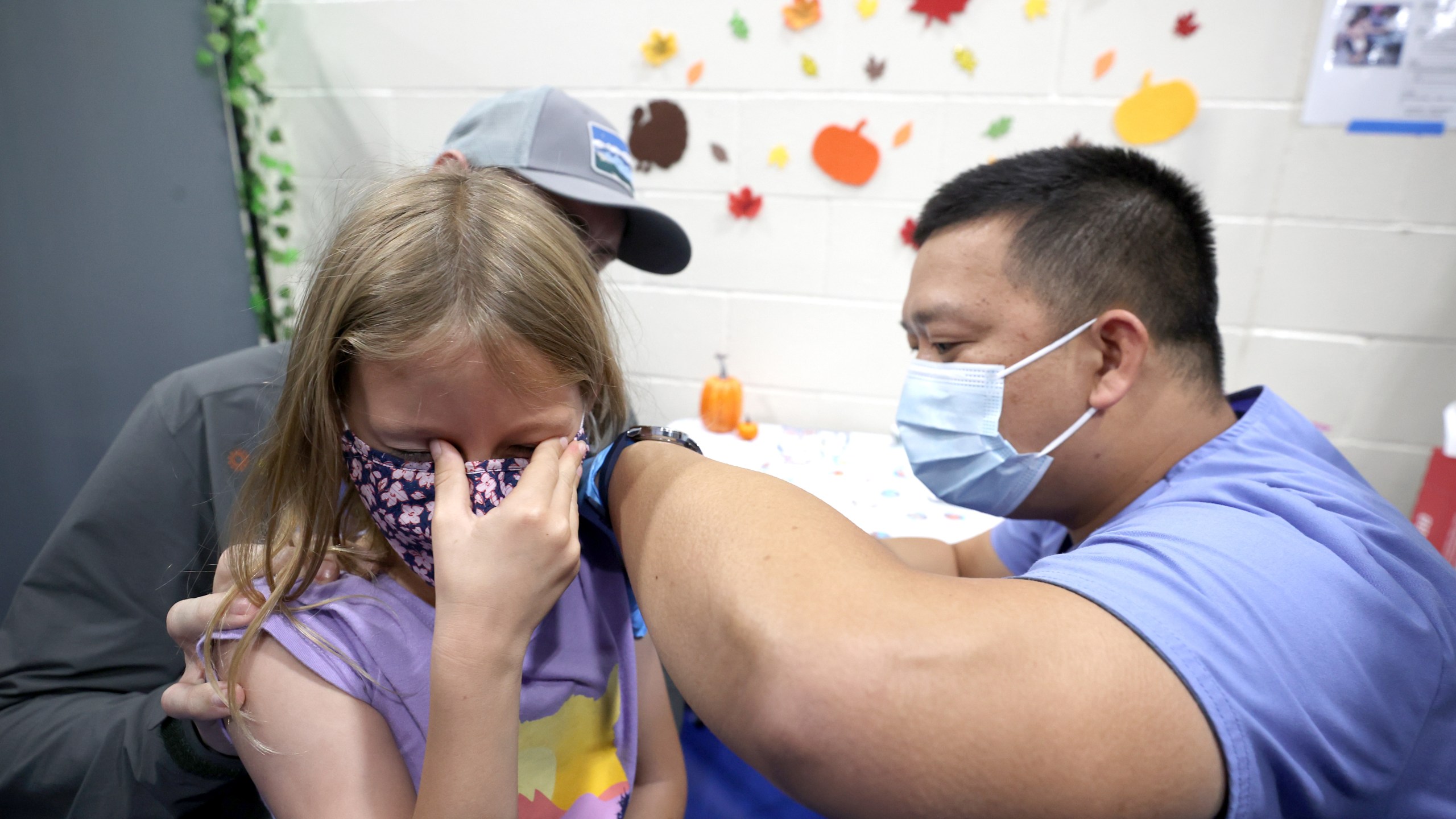 A 7-year-old gets a pediatric Pfizer COVID-19 vaccination at Emmanuel Baptist Church on Nov. 3, 2021 in San Jose, California. (Justin Sullivan/Getty Images)