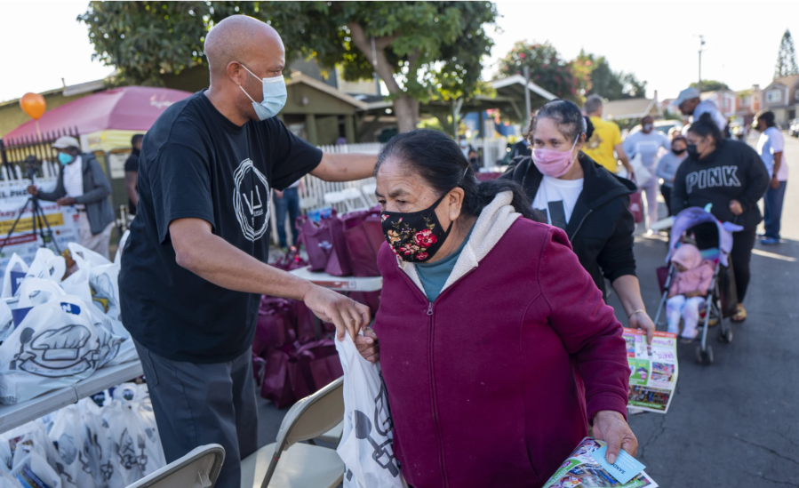 Volunteers at an annual Thanksgiving giveaway in Watts distribute 800 turkeys and other food items.(Francine Orr / Los Angeles Times)