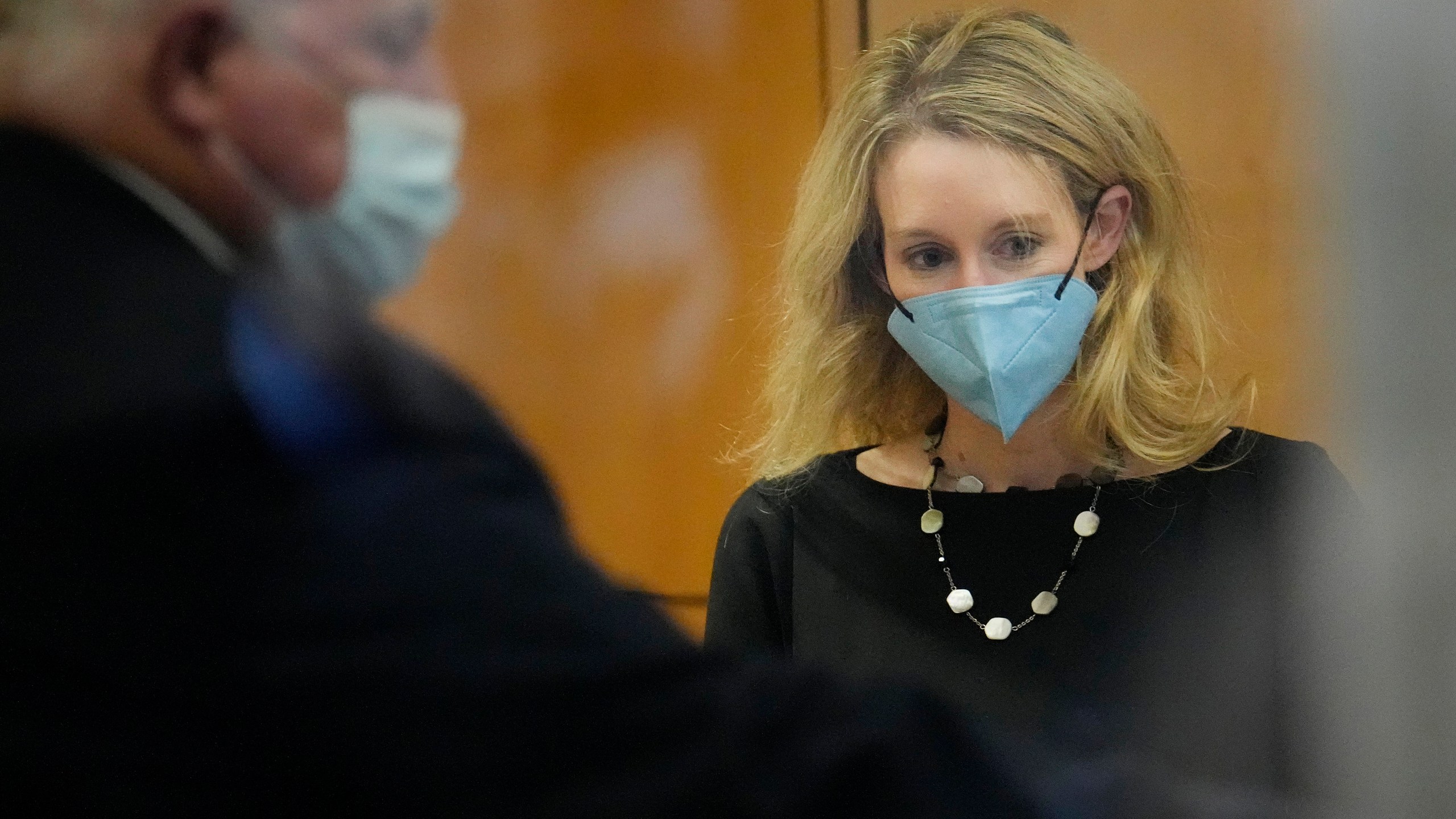 Former Theranos CEO Elizabeth Holmes walks into the Robert F. Peckham Federal Building and U.S. Courthouse for her trial in San Jose, Calif., on Dec. 21, 2021. (AP Photo/Tony Avelar)