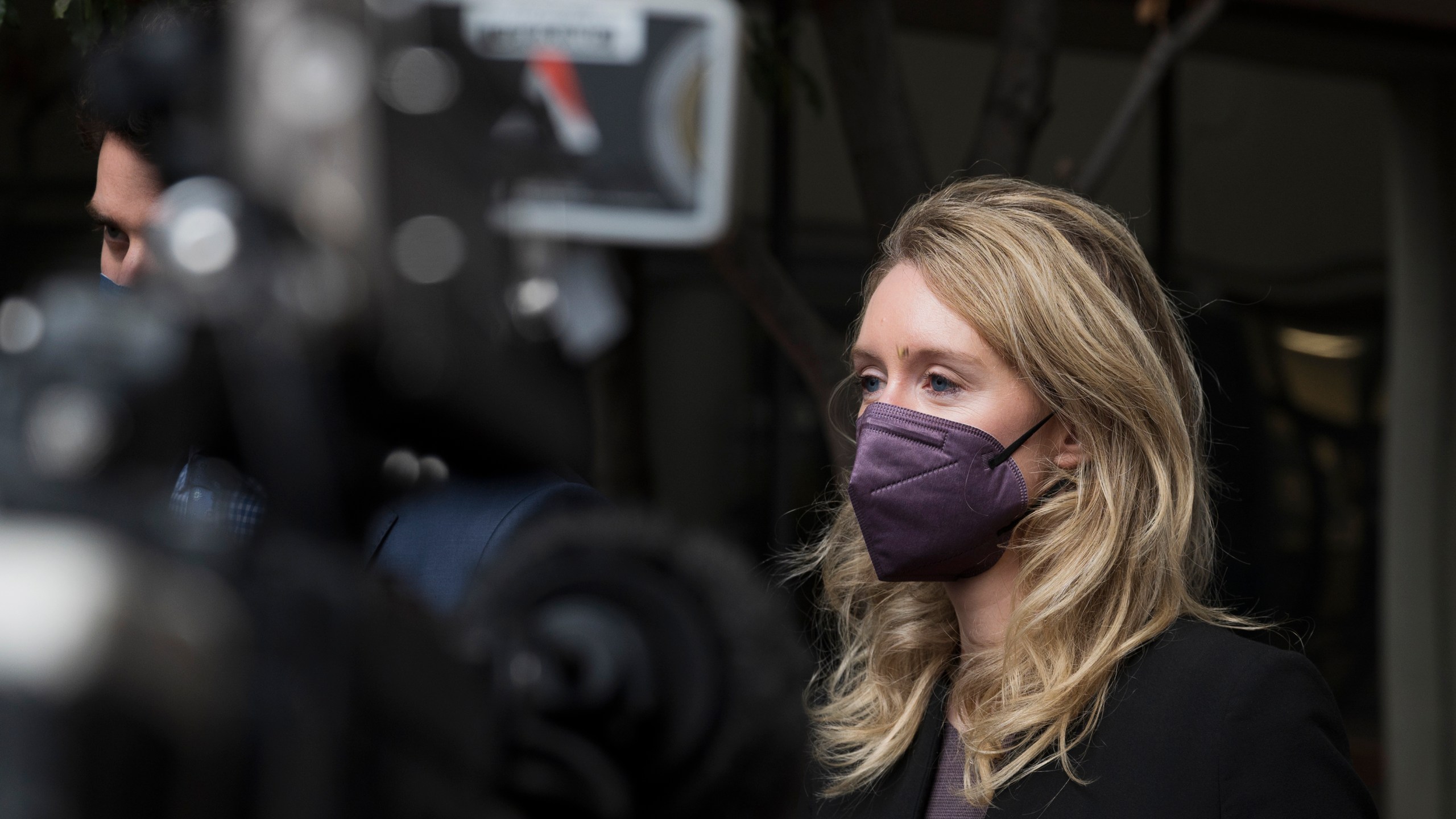 Former Theranos CEO Elizabeth Holmes leaves federal court in San Jose, Calif. on Dec. 23, 2021. (AP Photo/Nic Coury)