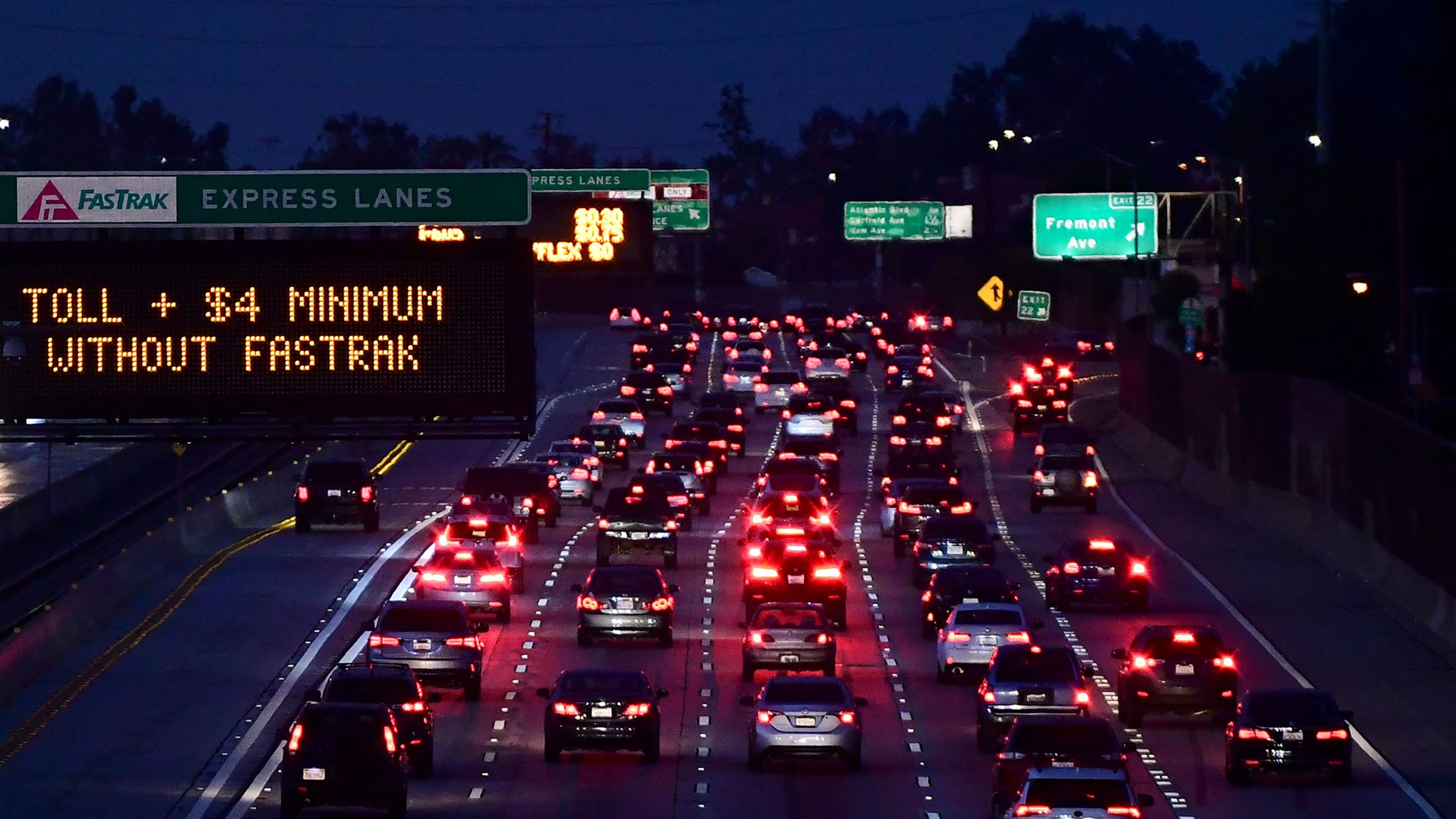 Vehicles head east on the 10 freeway in Alhambra on May 27, 2021. (FREDERIC J. BROWN/AFP via Getty Images)