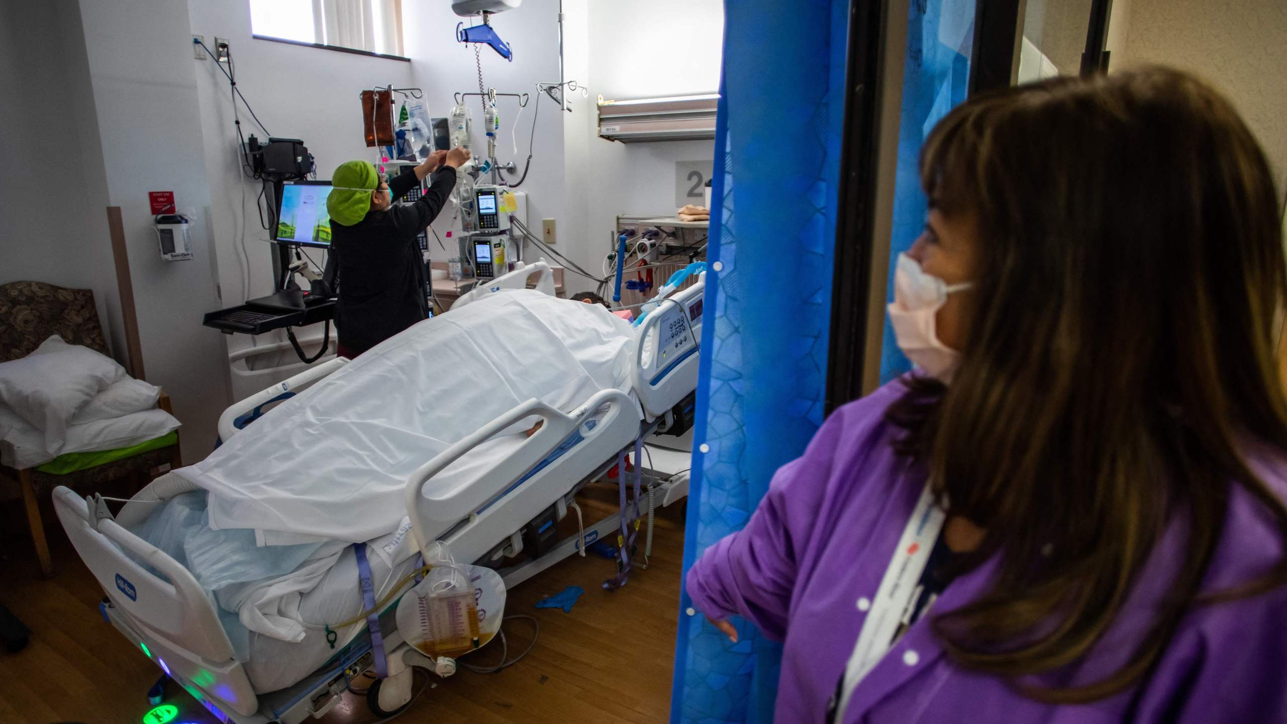 A 45-year-old intubated COVID-19 patient is seen at the Cardiovascular Intensive Care Unit at Providence Cedars-Sinai Tarzana Medical Center in Tarzana, California on Sept. 2, 2021. (APU GOMES/AFP via Getty Images)