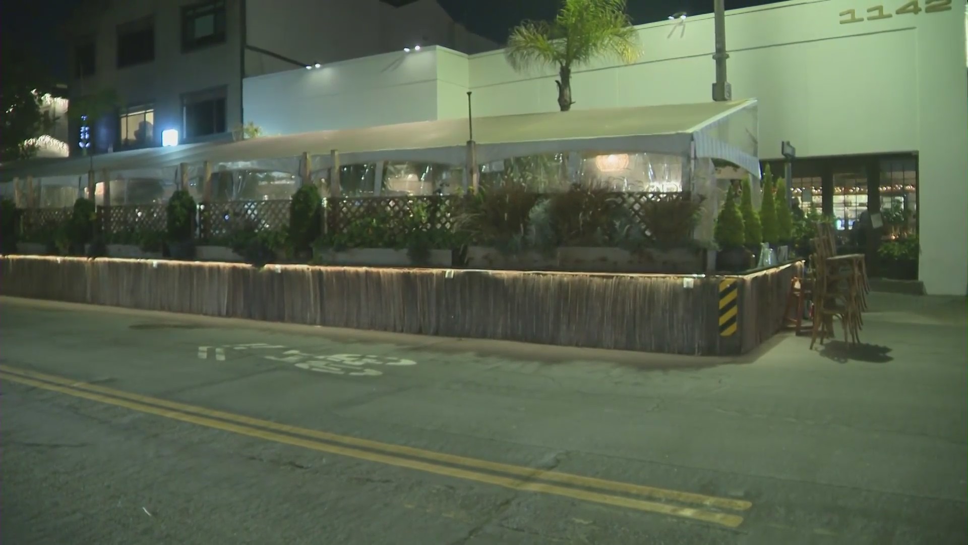 Manhattan Beach's outdoor dining decks, like this one shown on Dec. 15, 2021, will no longer be allowed as of Jan. 3, 2022. (KTLA)